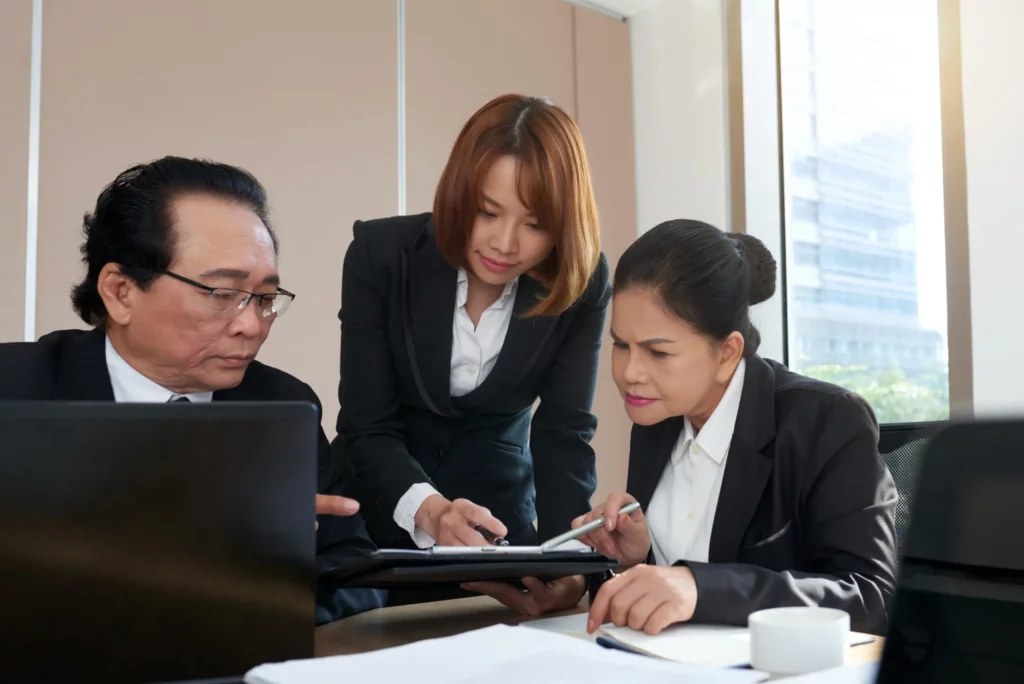 China-Business absichern – Compliance, Recht & Cyber-Security China-Business absichern – rechtliche Beratung, Datenschutz & Cyber-Security, IP-Schutz, Risikoanalyse sowie Zoll- und Handelsregularien.